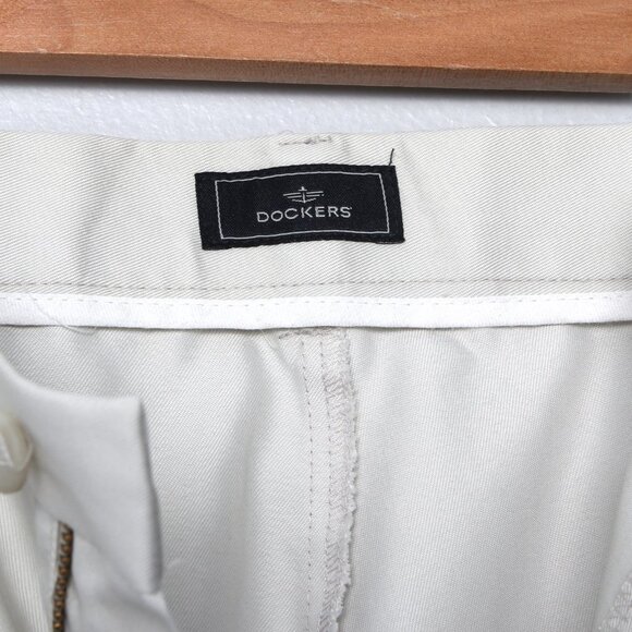 Dockers Khakis Pants Trouser Slacks Pleated Front Beige Casual Classic Fit - Picture 11 of 11